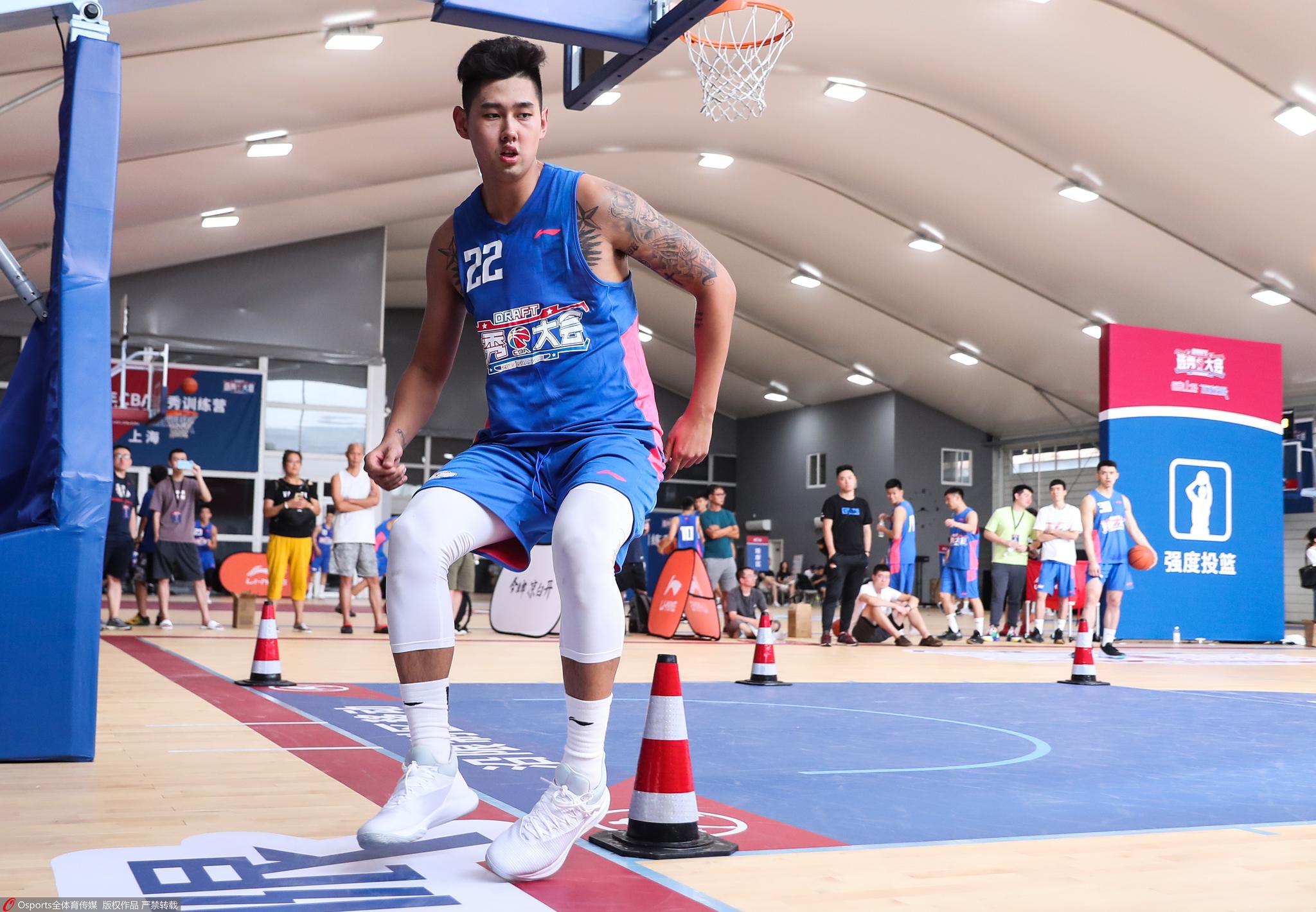 王者kpl竞猜平台 -清晨北京首钢备战社区盾，单刀错失细节曝光，态度坚定，身体对抗强度拉满 